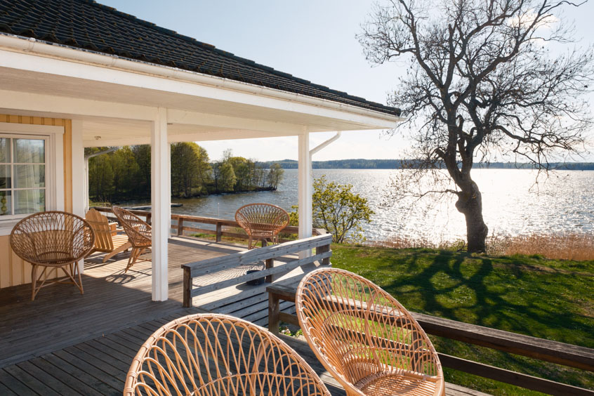 Villa La Divina med egen terrass belägen precis vid Mälarens strand